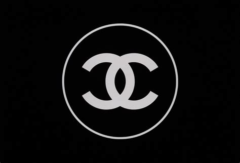 Chanel double c logo